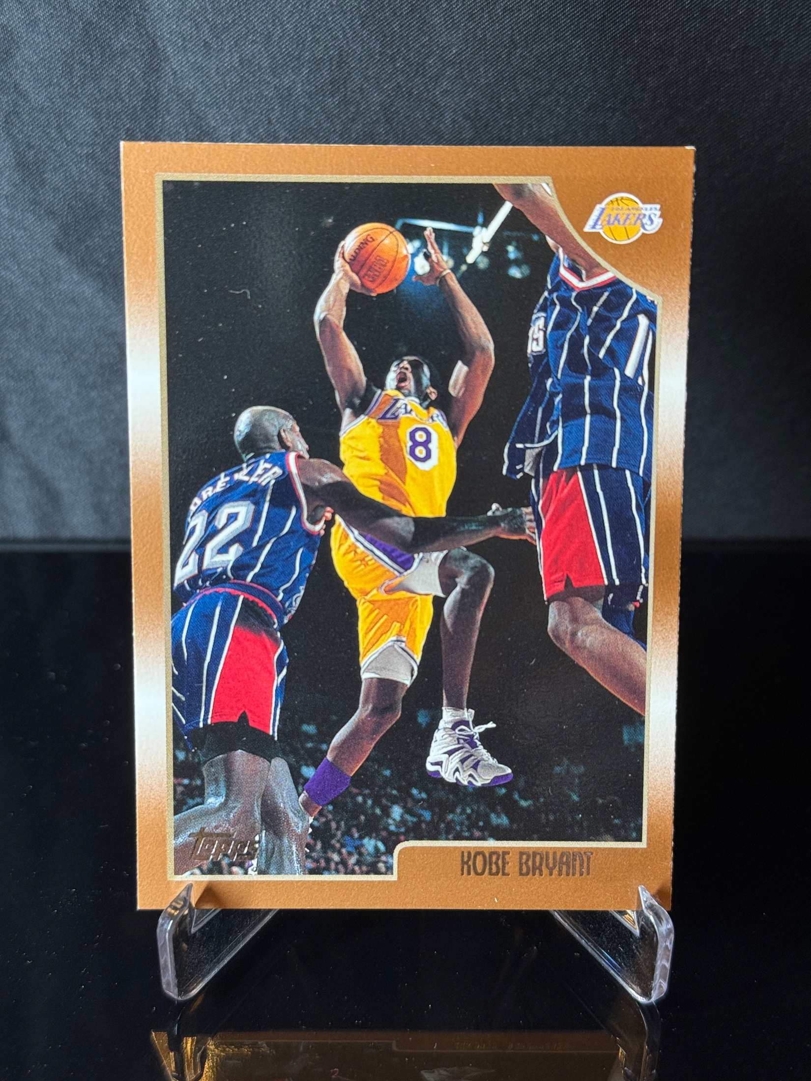 1998-99 Topps Kobe Bryant front