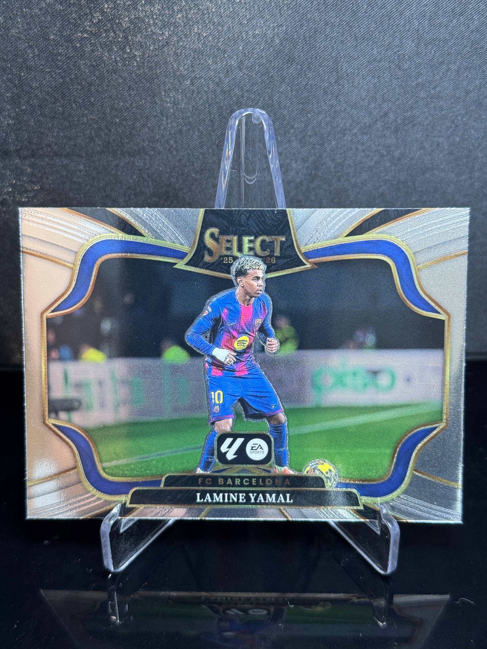 2025-26 Panini Select La Liga Soccer Lamine Yamal Field Level front