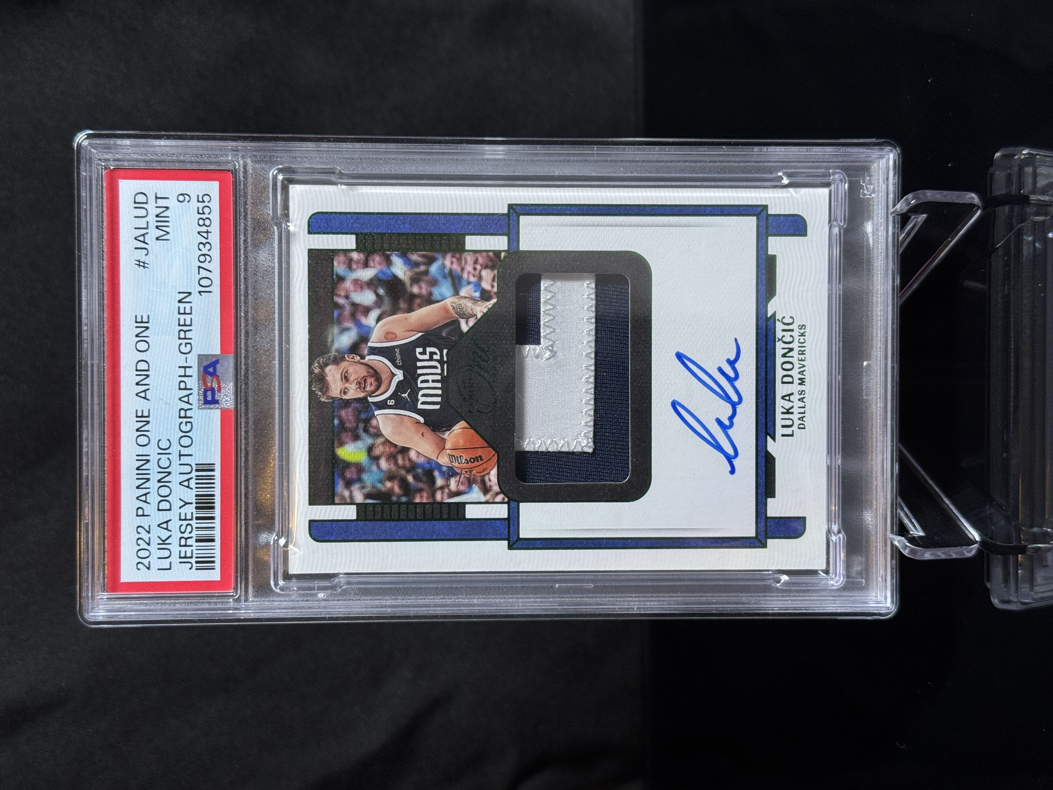 2022-23 Panini One and One Luka Dončić Jersey Autograph-Green front