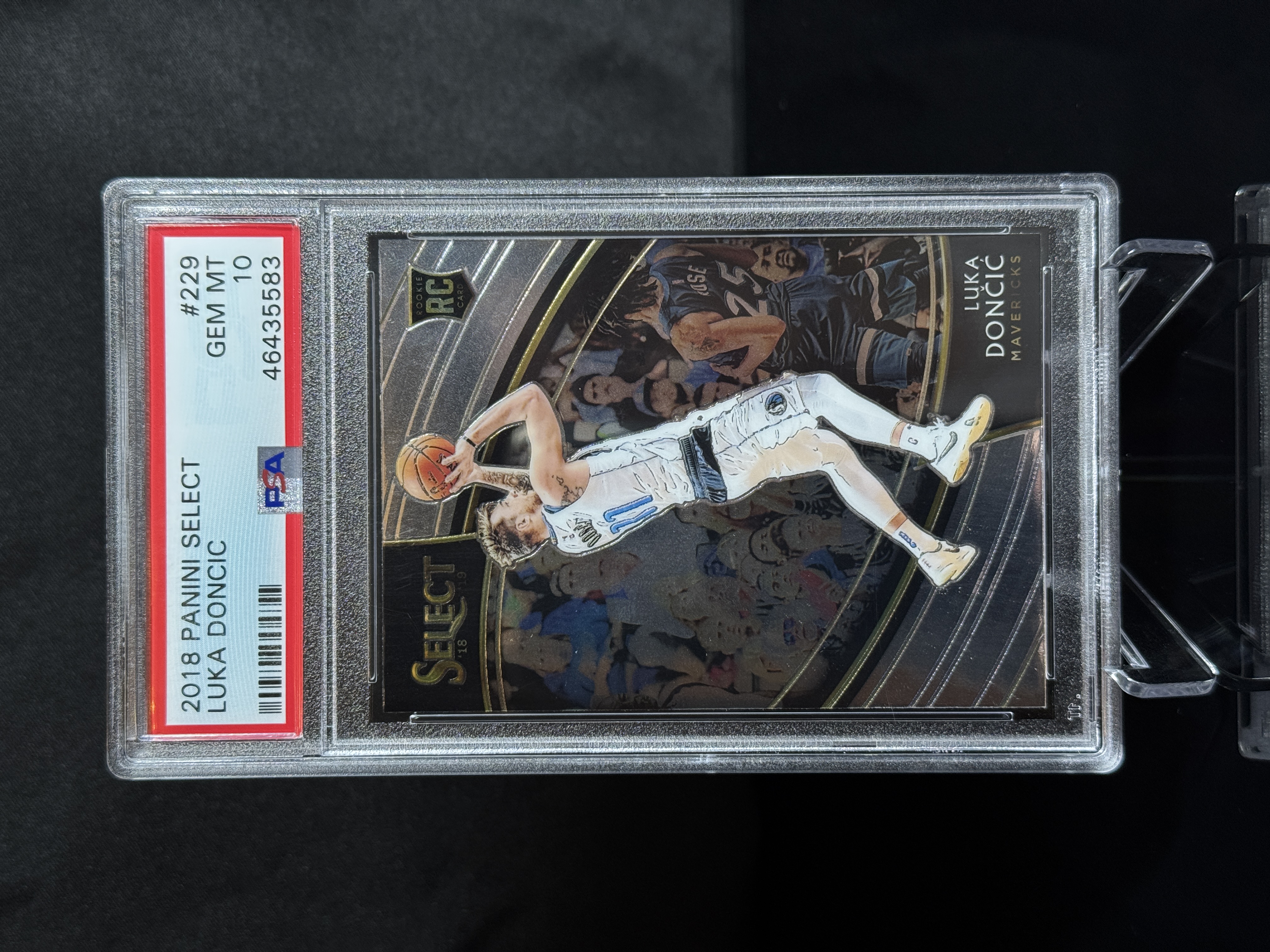 2018-19 Panini Select Courtside Luka Doncic RC front